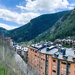 Apartamento moderno Estanyó con vistas en Arinsal
